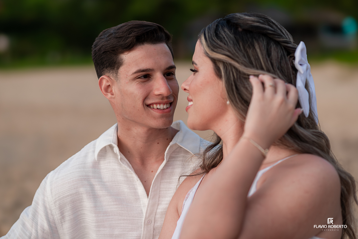 Pre Wedding durante o nascer do sol na Praia Vermelha do Norte em Ubatuba