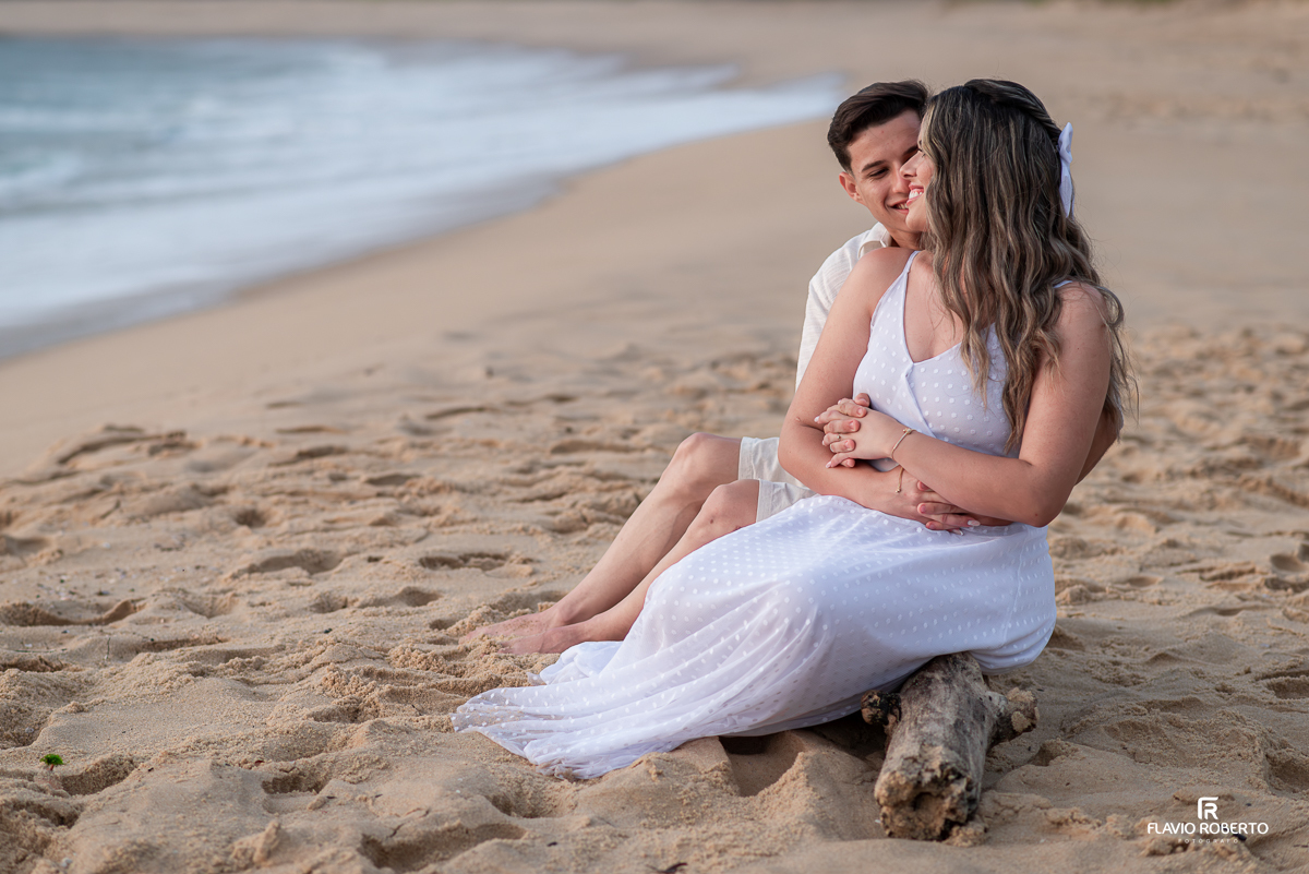 Pre Wedding durante o nascer do sol na Praia Vermelha do Norte em Ubatuba