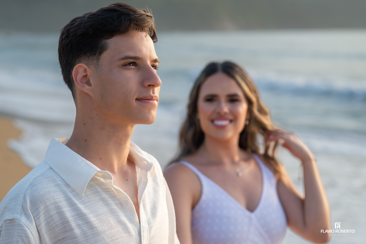 Pre Wedding durante o nascer do sol na Praia Vermelha do Norte em Ubatuba
