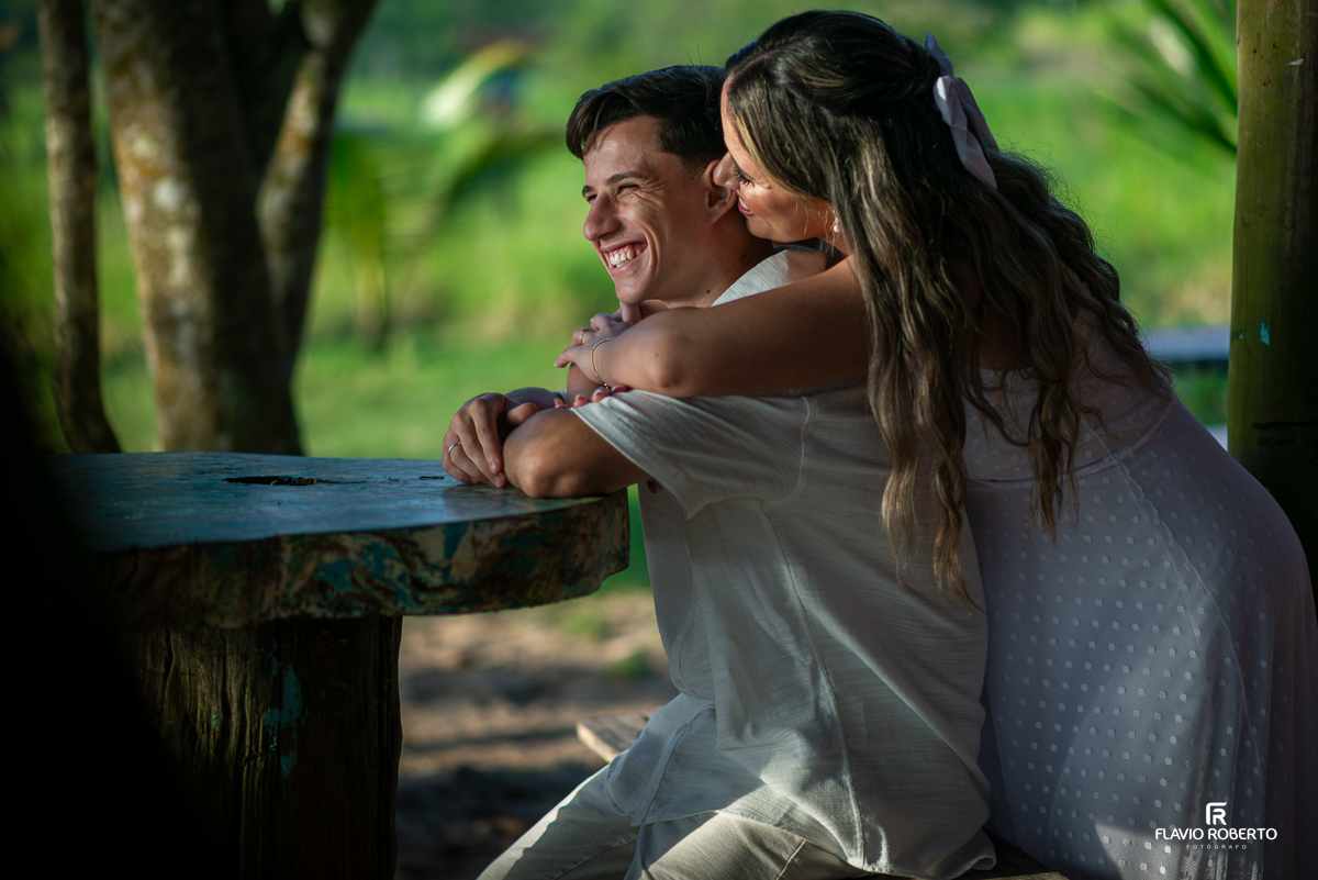 Pre Wedding durante o nascer do sol na Praia Vermelha do Norte em Ubatuba
