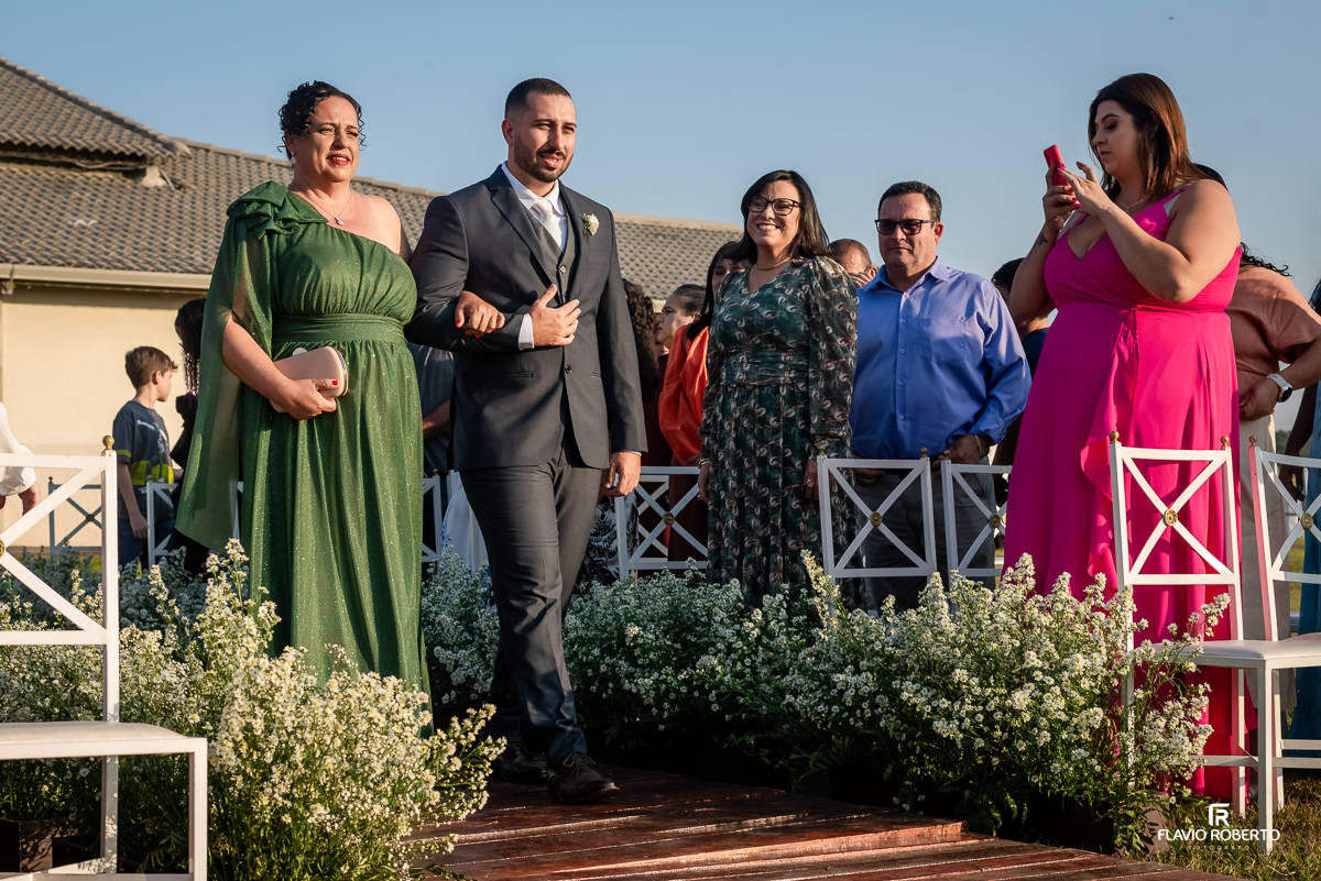 Casamento durante o pôr do sol na Hípica Cachoeira em Cachoeira Paulista