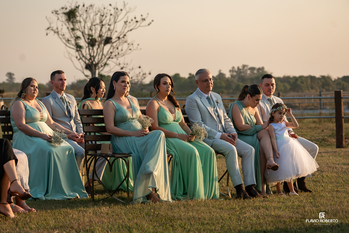 Casamento durante o pôr do sol na Hípica Cachoeira em Cachoeira Paulista