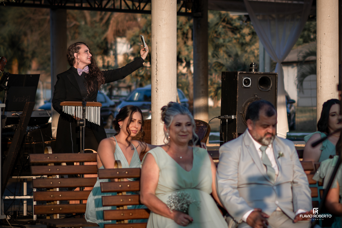 Casamento durante o pôr do sol na Hípica Cachoeira em Cachoeira Paulista