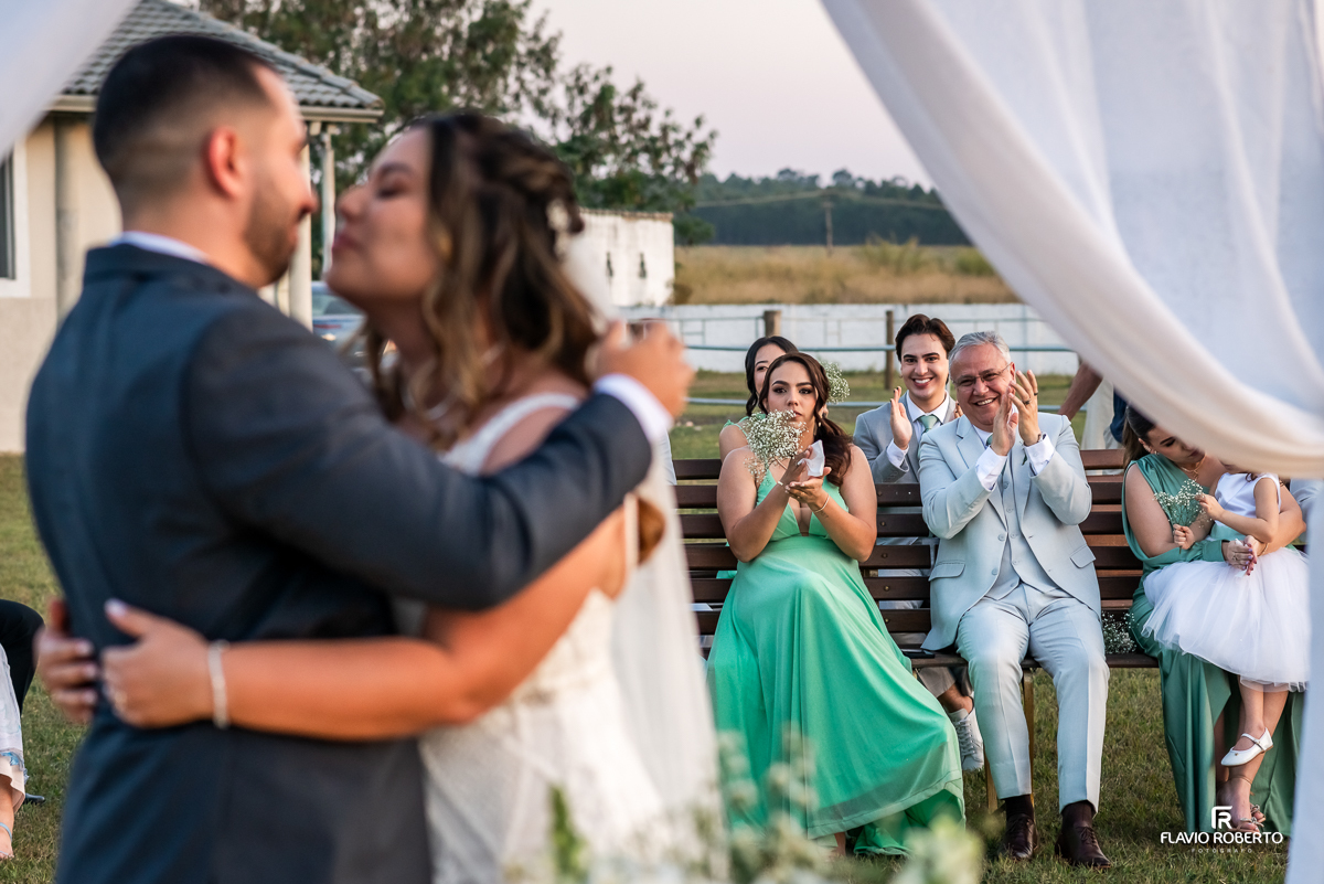 Casamento durante o pôr do sol na Hípica Cachoeira em Cachoeira Paulista
