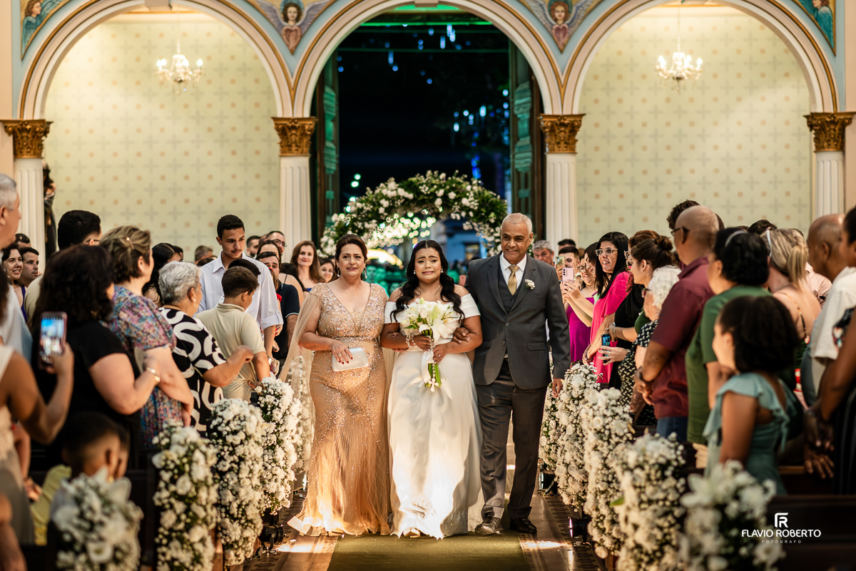 Casamento na Basílica do Senhor Bom Jesus em Tremembé, SP