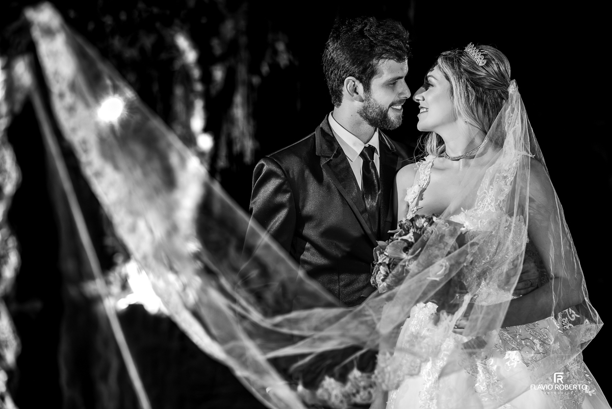 Noivos durante o ensaio de Casamento no Recanto Vip de Guaratinguetá