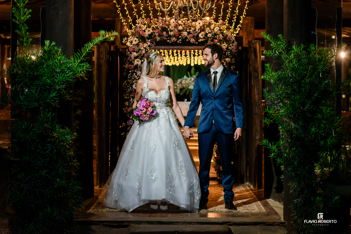 Noivos durante o ensaio de Casamento no Recanto Vip de Guaratinguetá