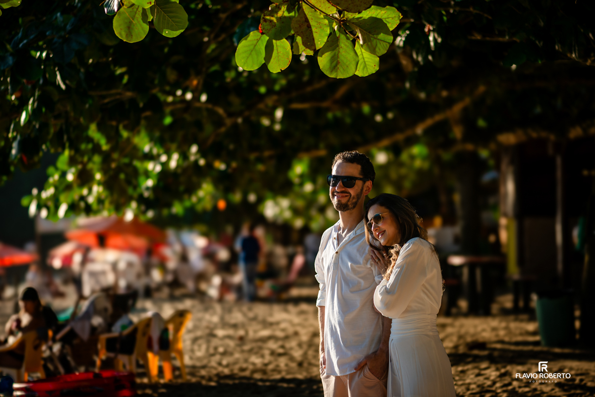 Pre Wedding durante o pôr do sol na Praia da Almada em Ubatuba
