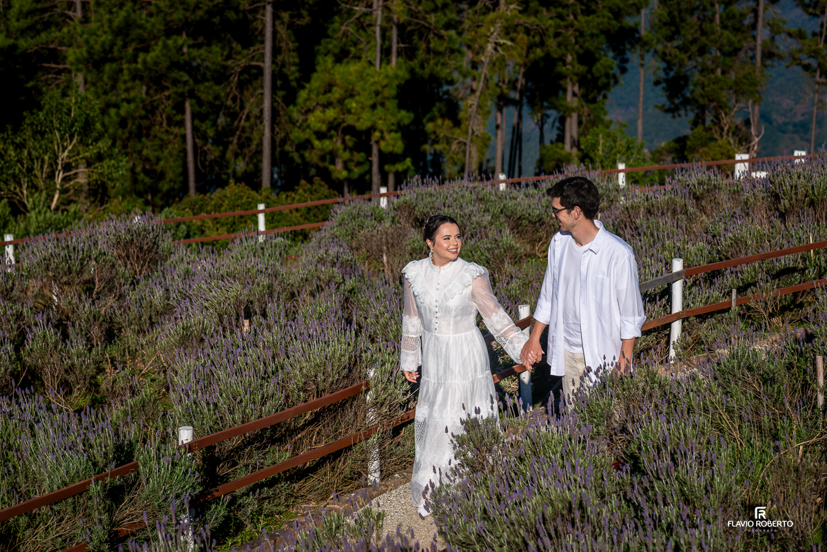 Pre Wedding na plantação de lavandas no Parque Pico Itapeva em Campos do Jordão
