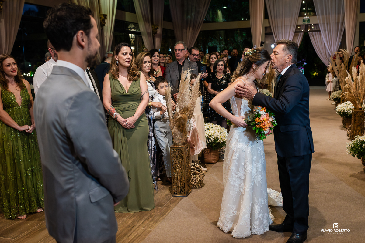 Momentos do Casamento da Laís e Alessandro durante o Casamento no Villa Lyon de Taubaté.