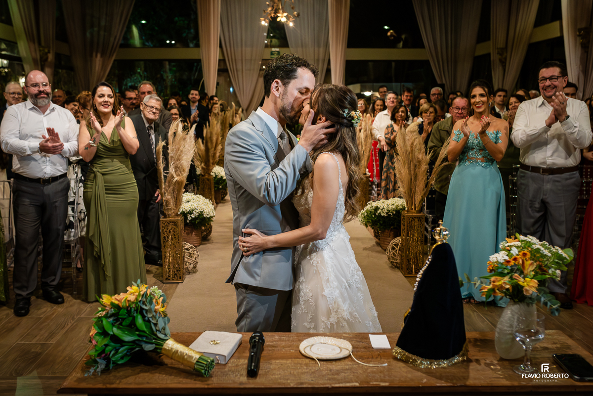 Momentos do Casamento da Laís e Alessandro durante o Casamento no Villa Lyon de Taubaté.