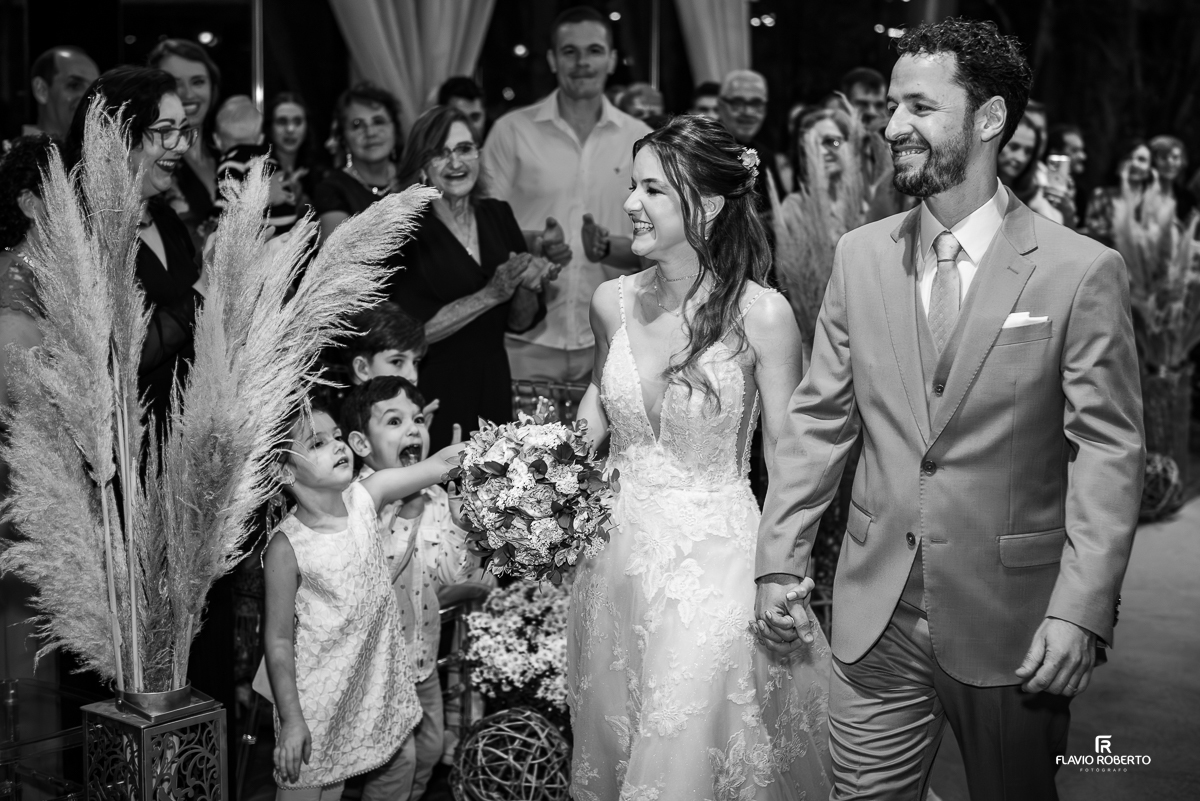 Momentos do Casamento da Laís e Alessandro durante o Casamento no Villa Lyon de Taubaté.