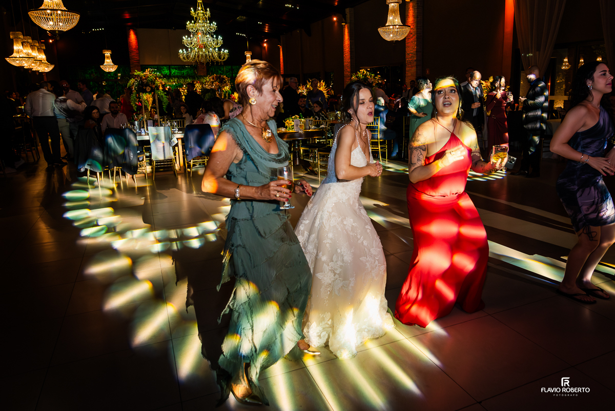 Festa de Casamento da Laís e Alessandro no Espaço Villa Lyon em Taubaté.