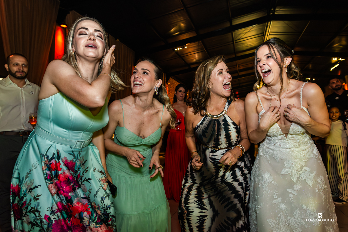 Festa de Casamento da Laís e Alessandro no Espaço Villa Lyon em Taubaté.