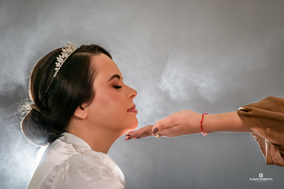Retrato artístico da noiva durante o making of do casamento no Recanto do Bosque