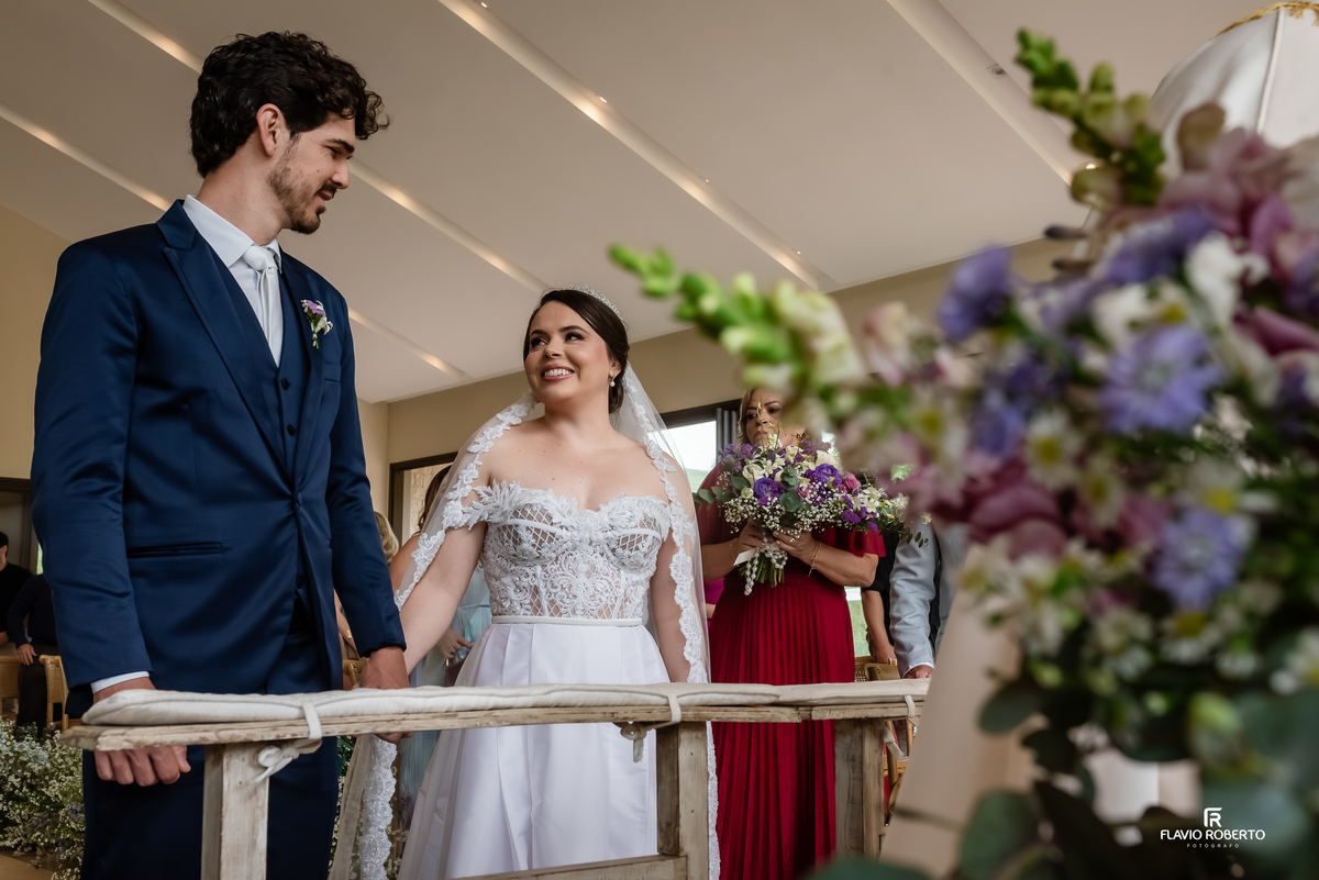 Casamento íntimo no Recanto do Bosque em Guaratinguetá com cerimônia durante o dia