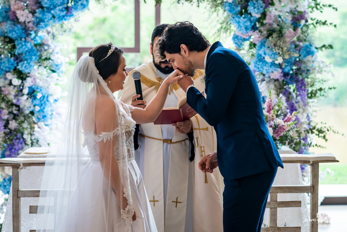 Cerimônia católica intimista no Recanto do Bosque em Guaratinguetá com sacerdote