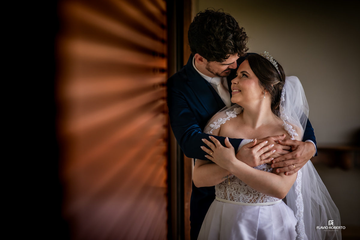 Retrato do casal após cerimônia em casamento campestre no Recanto do Bosque Guaratinguetá