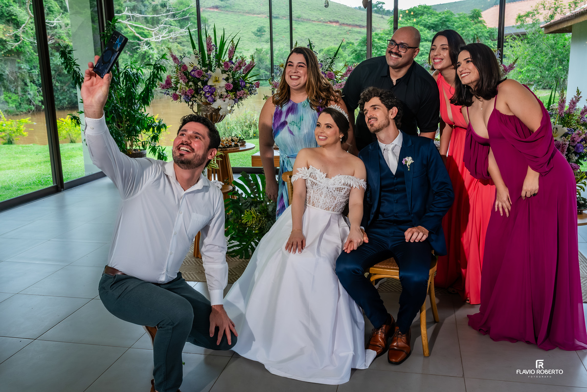 Celebração de casamento campestre no Recanto do Bosque em Guaratinguetá com convidados