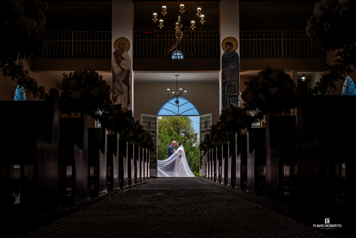 Casamento na Matriz Nossa Senhora dos Remédios em Campos de Cunha com composição artística