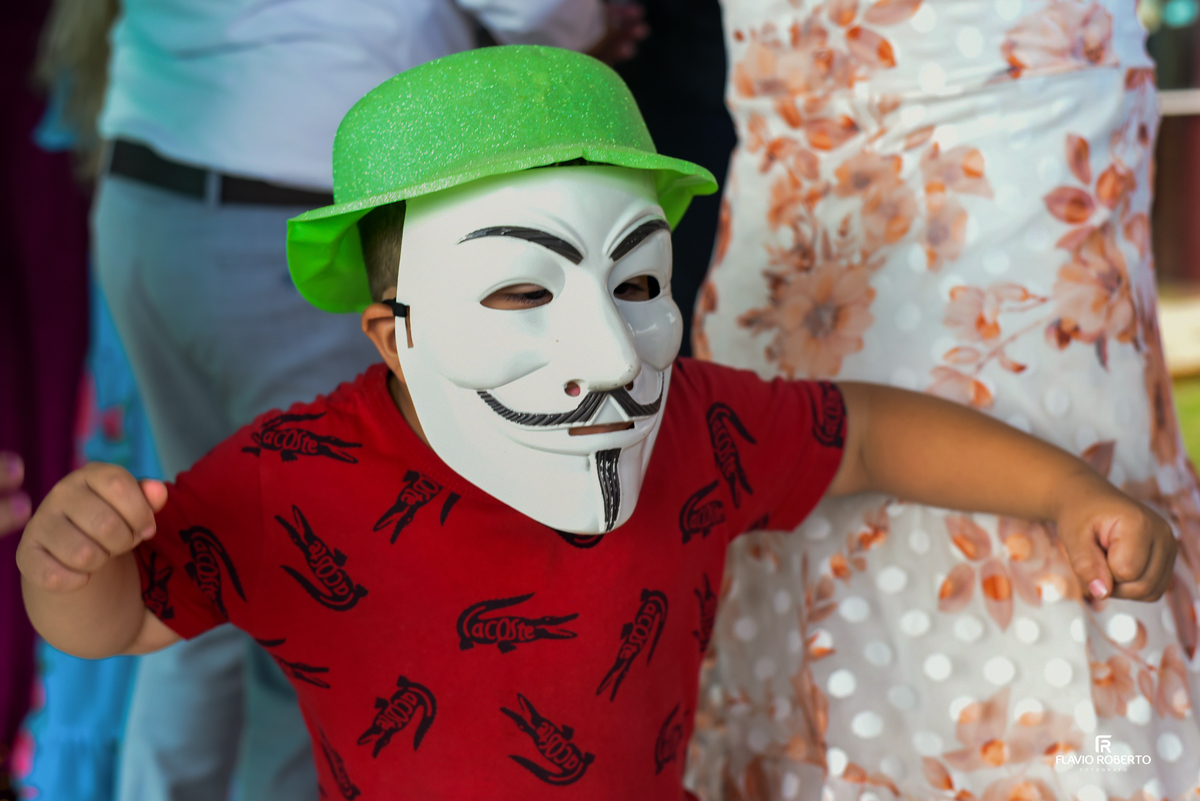 crianças se divertindo na pista de dança durante a festa de casamento em Canas SP
