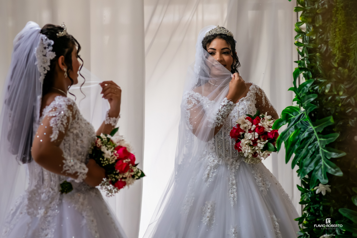 noiva se preparando para o casamento em Lorena no Ateliê Daniel Rodrigues
