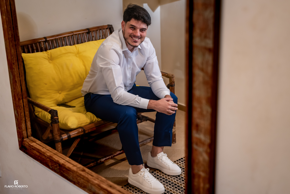 Noivo Victor durante o making of antes da cerimônia de casamento no Espaço Aloha em Cruzeiro/SP.