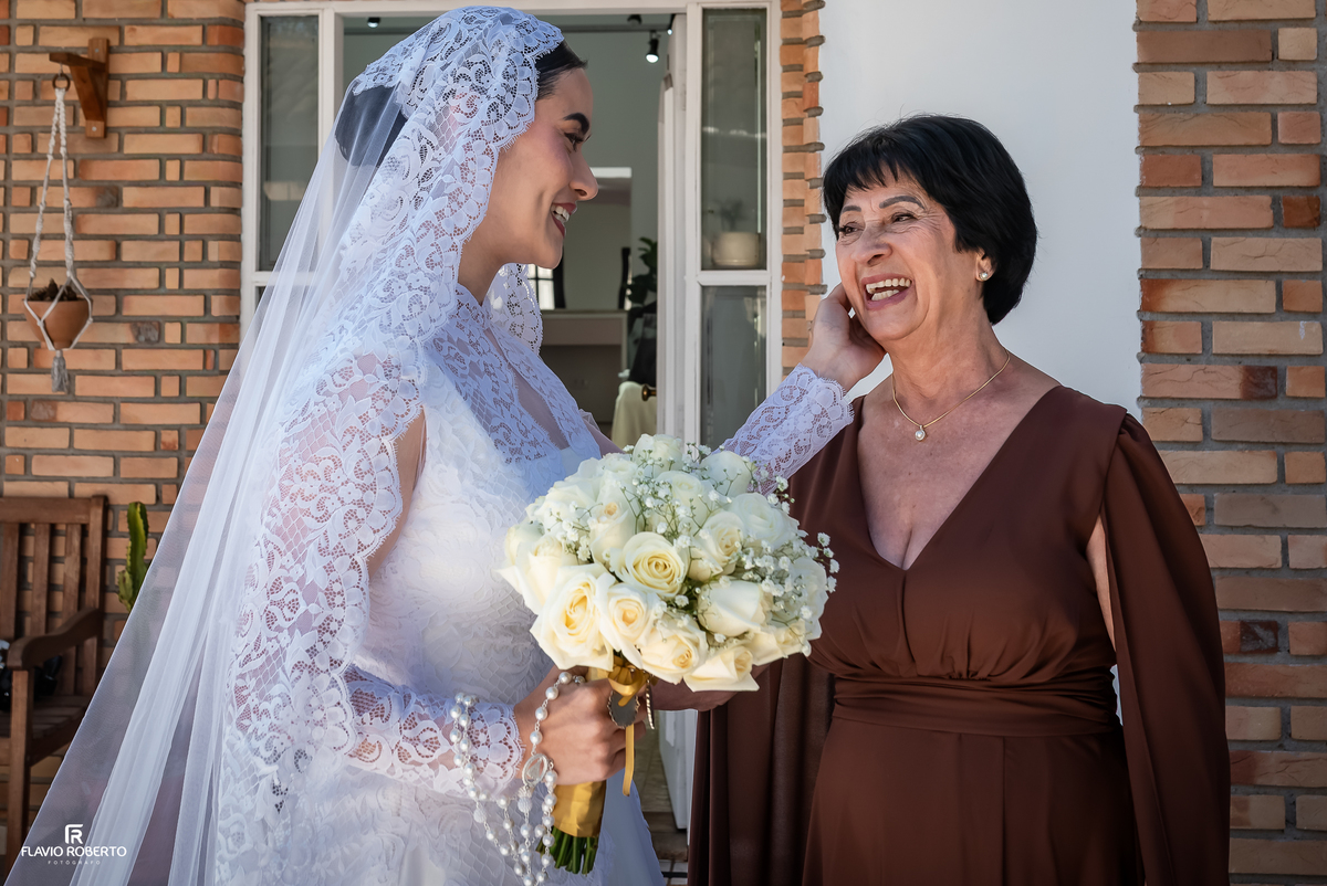 Diane e sua mãe emocionadas antes da cerimônia de casamento
