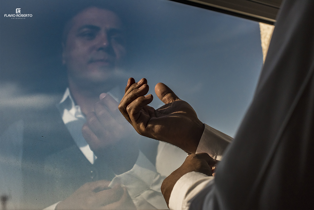 Noivo se arrumando para o Casamento. Fotografias de Casamento em Campinas/SP.