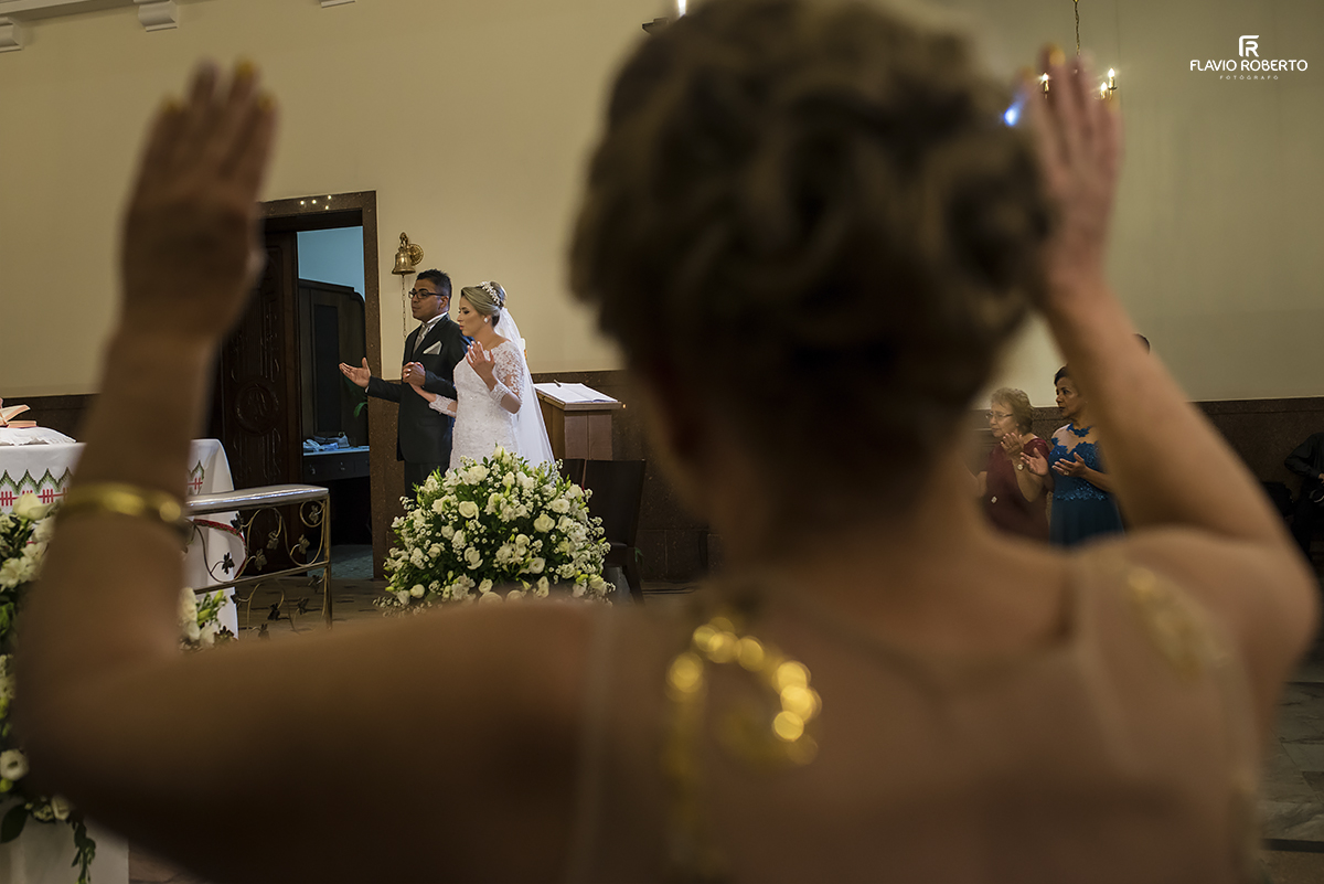 Mae da Noiva abençoando os Noivos. Fotografias de Casamento em Campinas/SP.