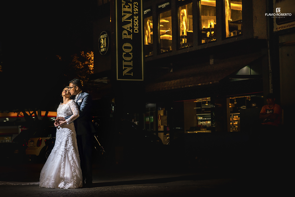 Noivos no castelo em Campinas. Fotografias de Casamento em Campinas/SP.
