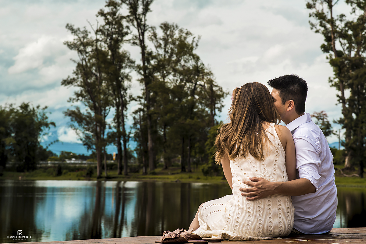 noivos namorando no club dos 500