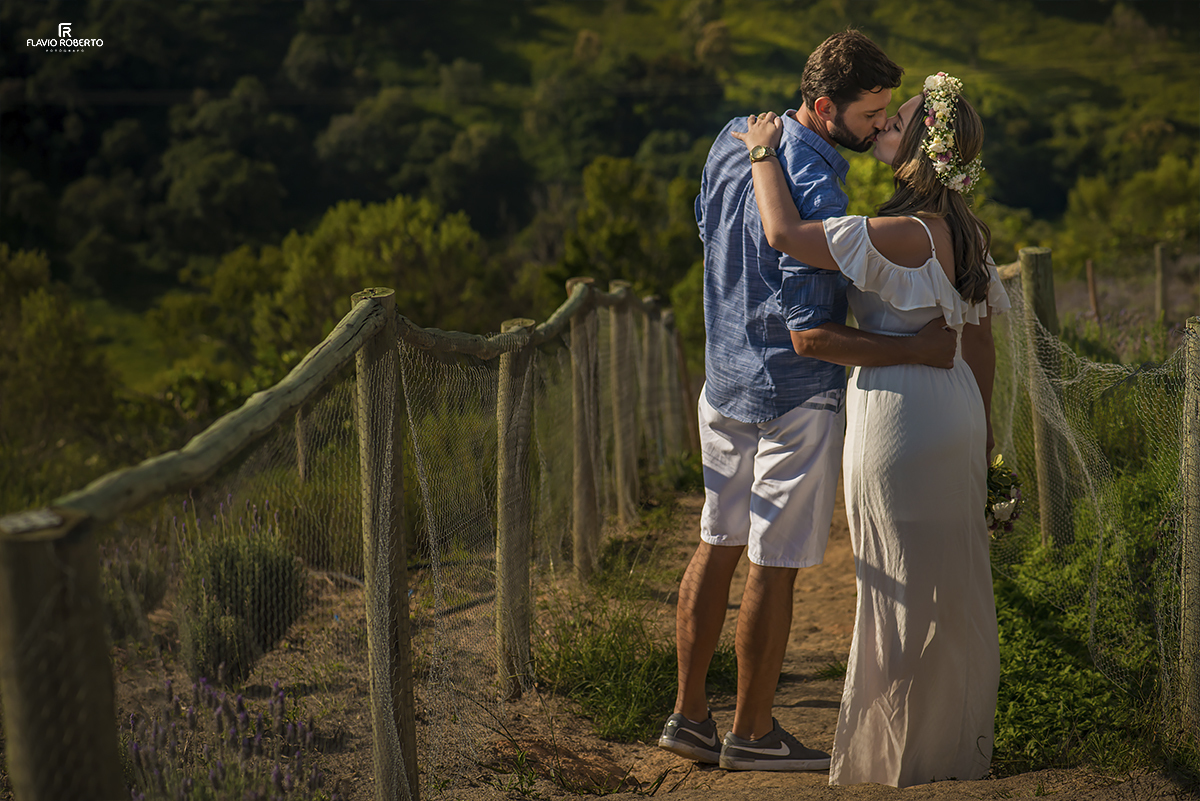 Casal namorando no lavandário
