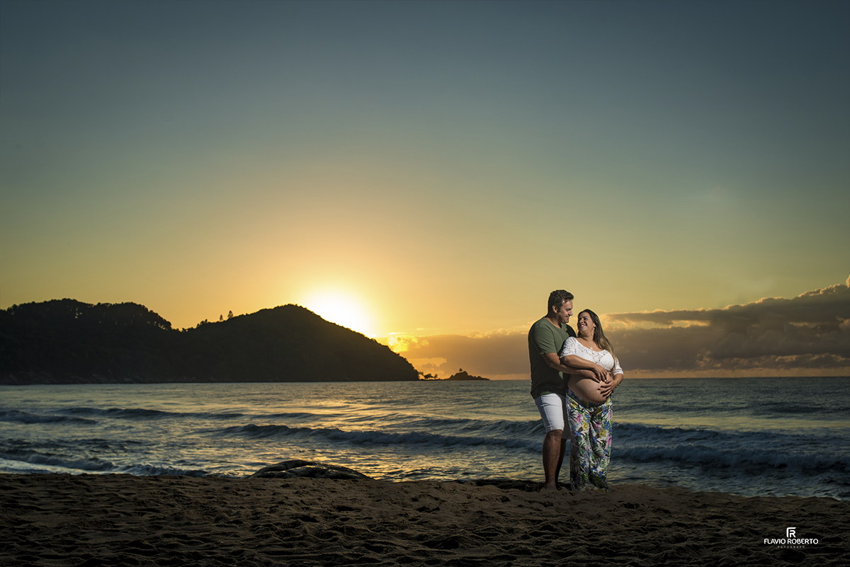 Ensaio Fotográfico de Gestante nas praias de Ubatuba