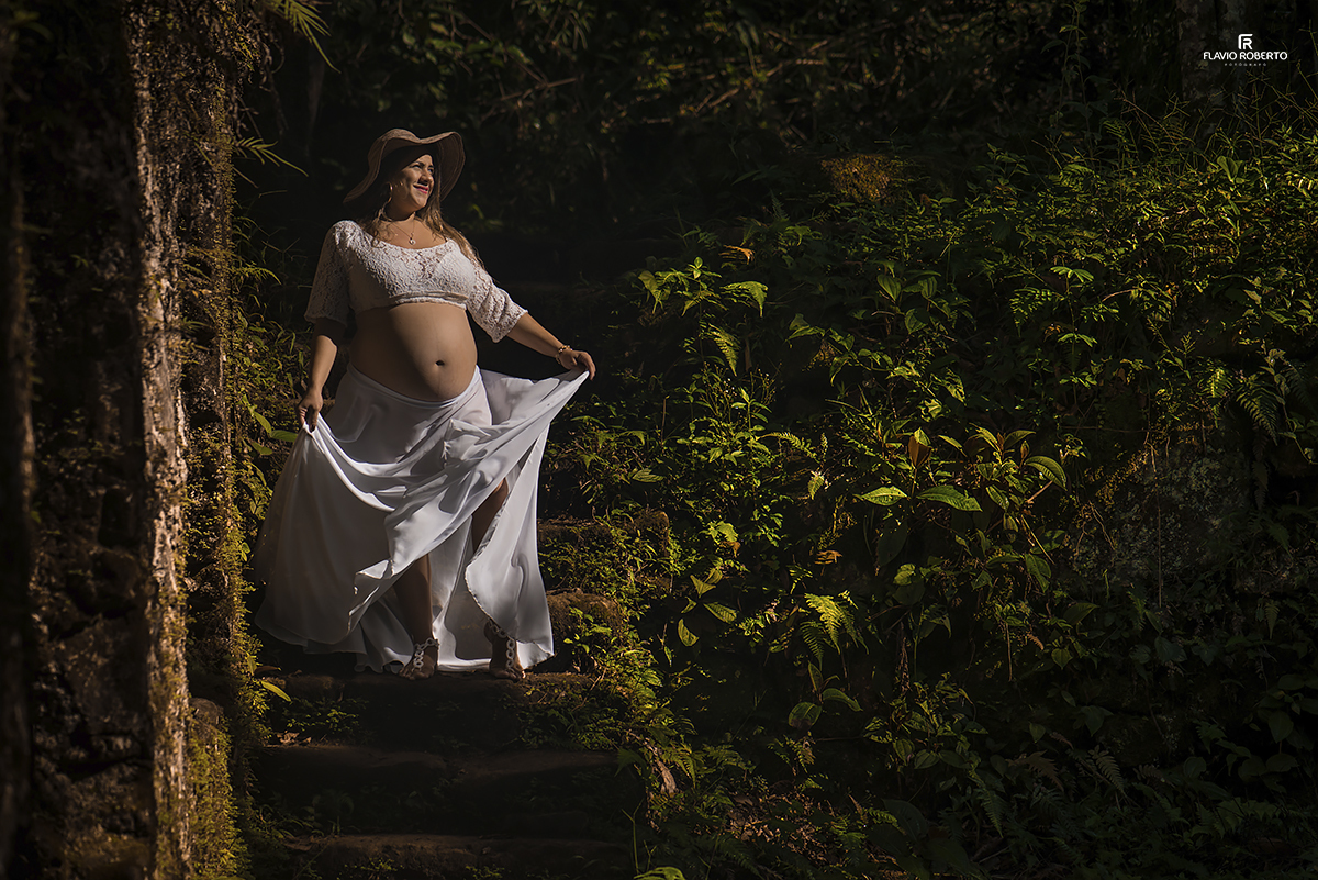 Ensaio Fotográfico de Gestante nas Ruínas de lagoinha em Ubatuba