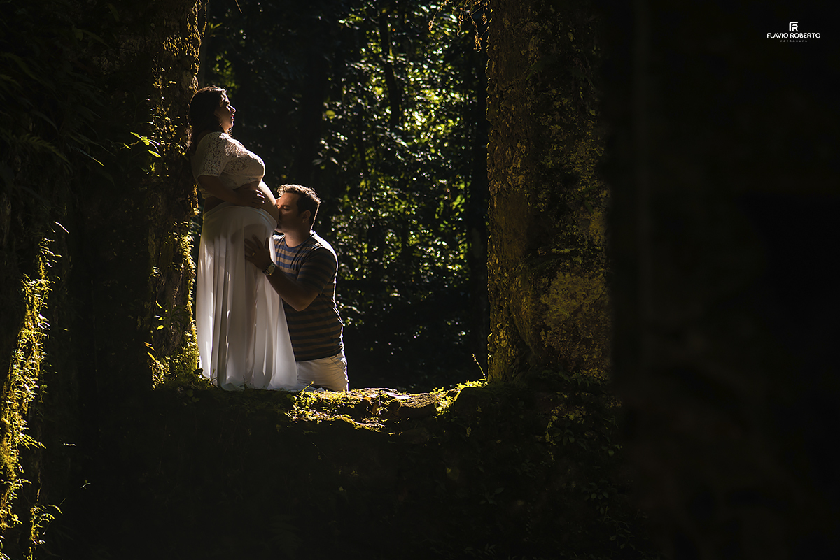 Ensaio Fotográfico de Gestante nas Ruínas de lagoinha em Ubatuba