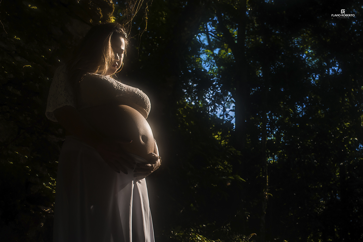 Ensaio Fotográfico de Gestante nas Ruínas de lagoinha em Ubatuba