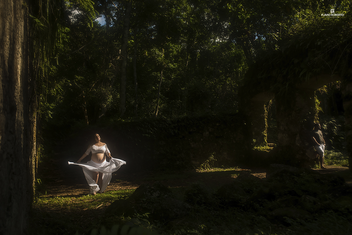 Ensaio Fotográfico de Gestante nas Ruínas de lagoinha em Ubatuba