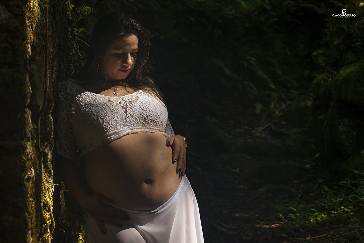Ensaio Fotográfico de Gestante nas Ruínas de lagoinha em Ubatuba