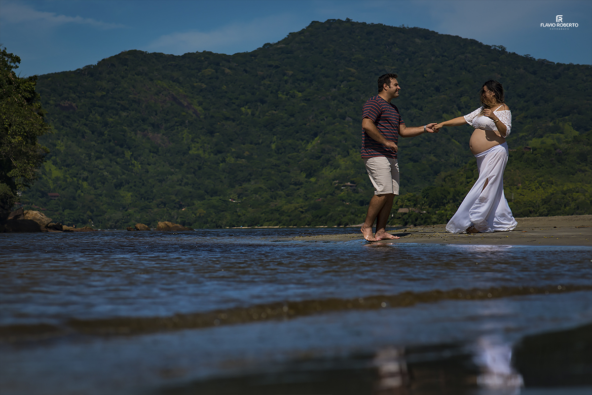 Ensaio Fotográfico de Gestante nas praias de Ubatuba
