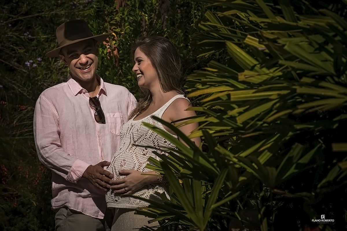 Ensaio de Gestante no Jardim dos Pinhais Ecco Park de Santo Antonio do Pinhal. Fotografia de  Maternidade.