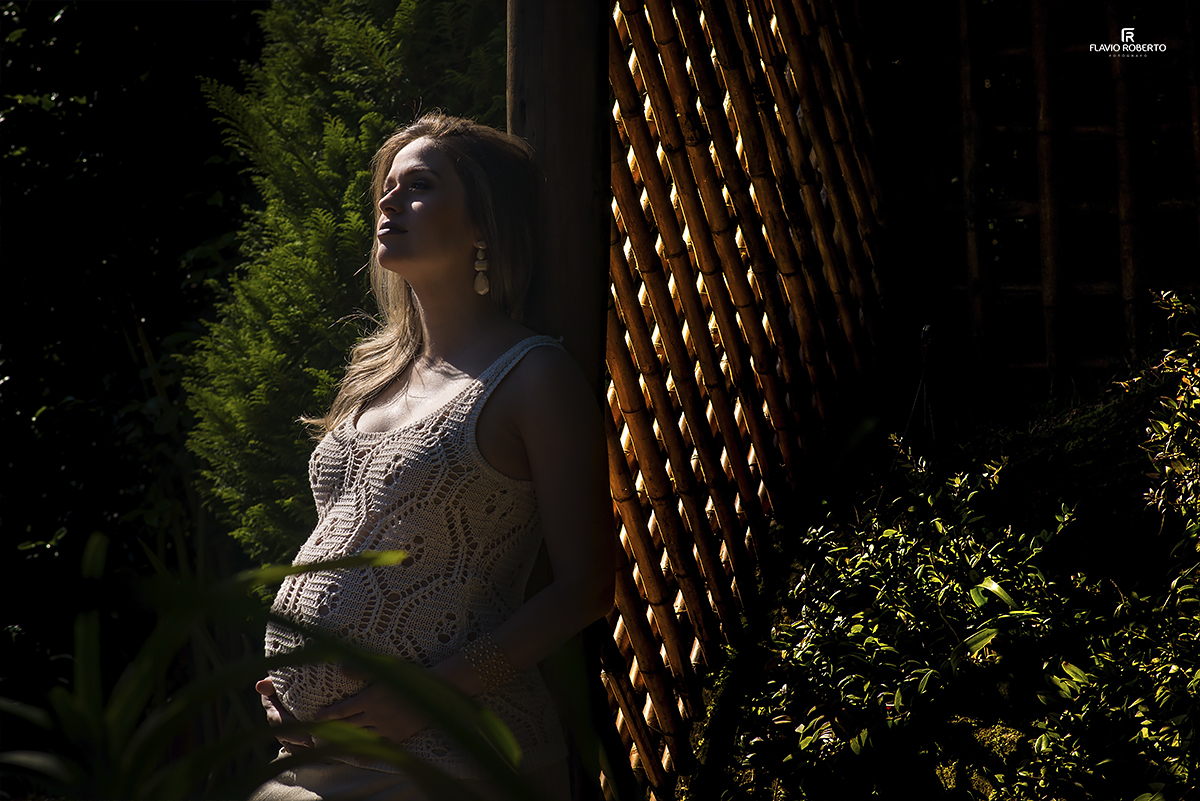 Ensaio de Gestante no Jardim dos Pinhais Ecco Park de Santo Antonio do Pinhal. Fotografia de  Maternidade.