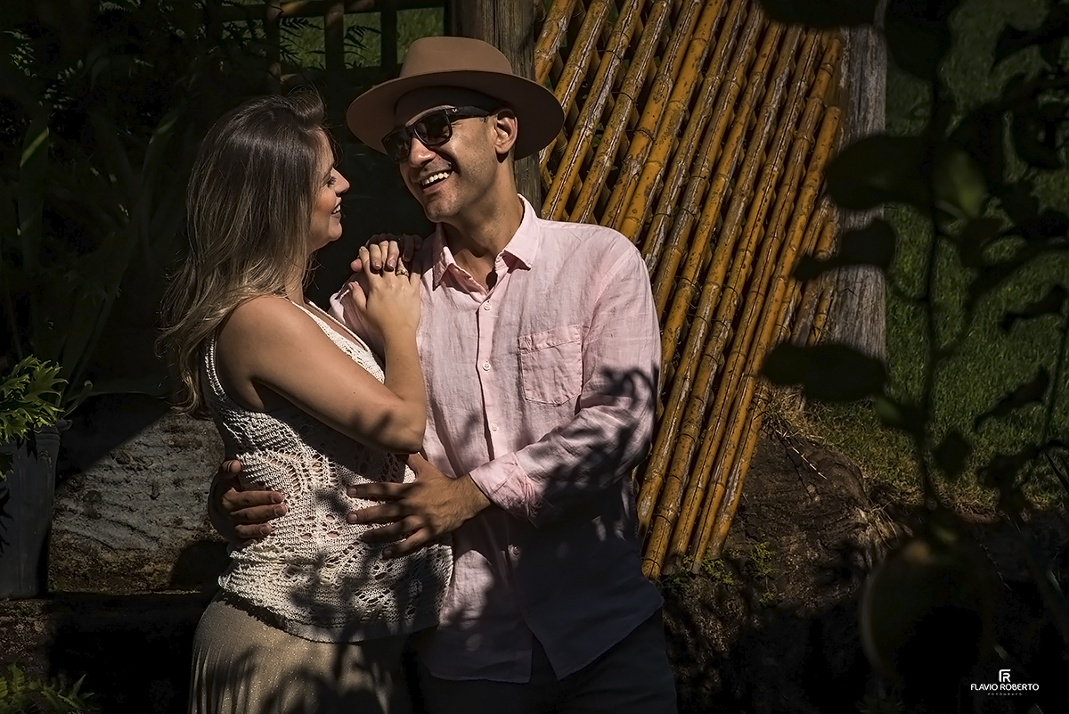 Ensaio de Gestante no Jardim dos Pinhais Ecco Park de Santo Antonio do Pinhal. Fotografia de  Maternidade.
