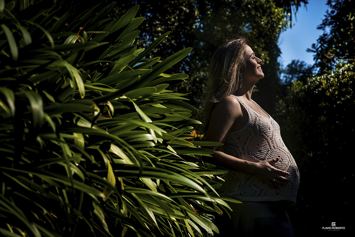 Ensaio de Gestante no Jardim dos Pinhais Ecco Park de Santo Antonio do Pinhal. Fotografia de  Maternidade.