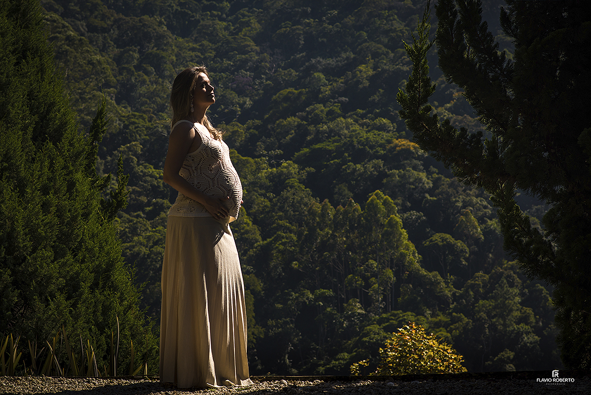 Ensaio de Gestante no Jardim dos Pinhais Ecco Park de Santo Antonio do Pinhal. Fotografia de  Maternidade.