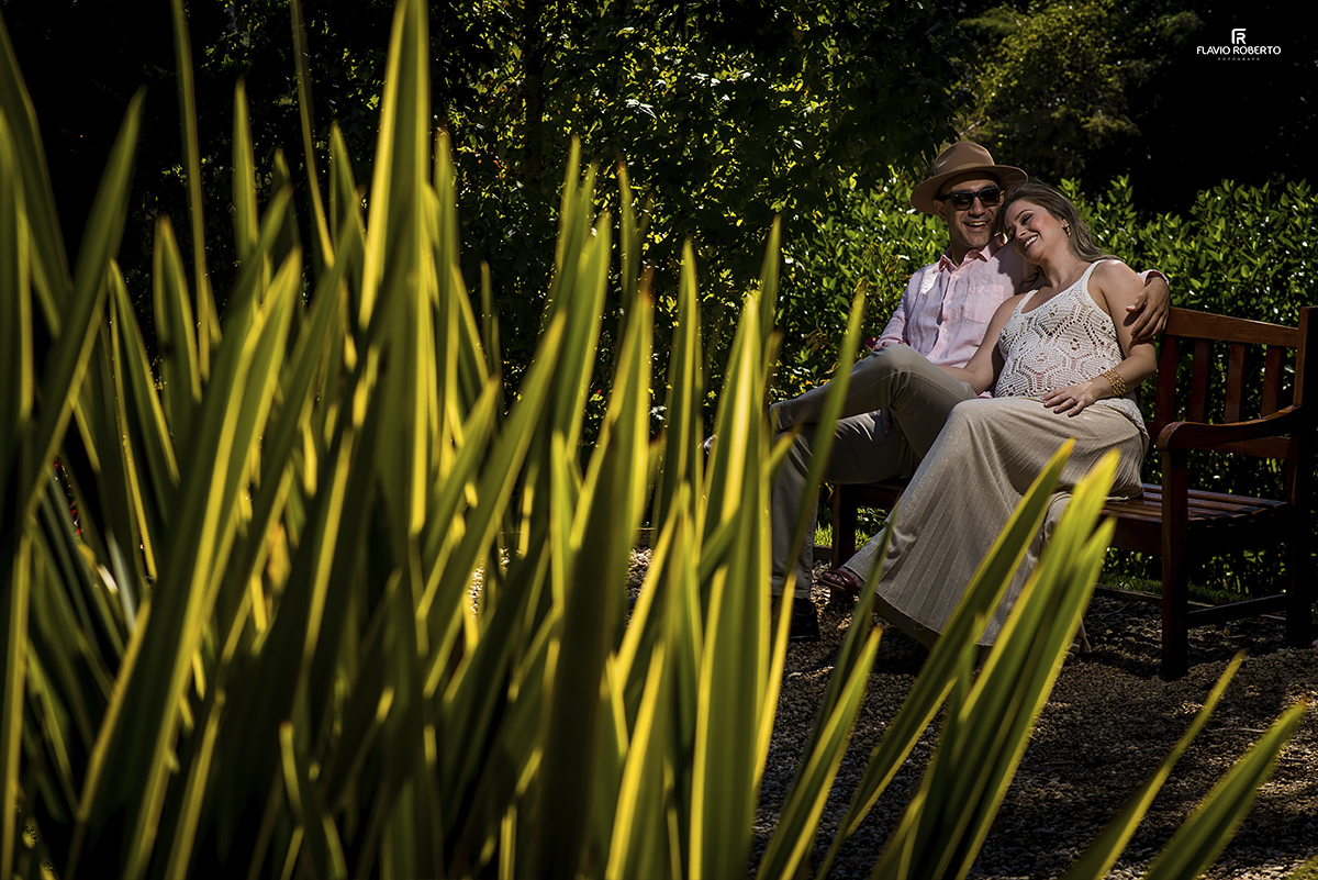 Ensaio de Gestante no Jardim dos Pinhais Ecco Park de Santo Antonio do Pinhal. Fotografia de  Maternidade.