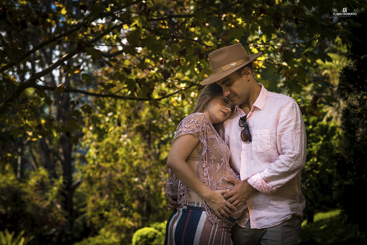Ensaio de Gestante no Jardim dos Pinhais Ecco Park de Santo Antonio do Pinhal. Fotografia de  Maternidade.