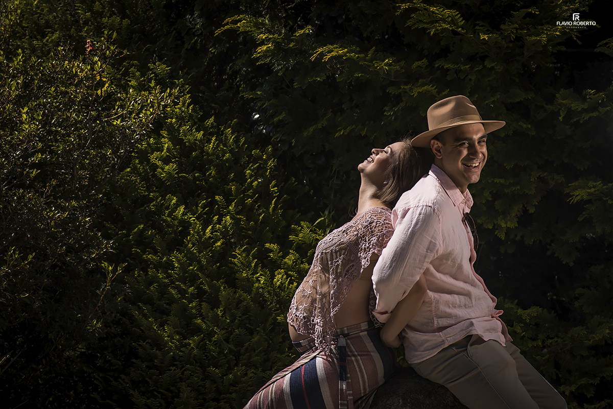 Ensaio de Gestante no Jardim dos Pinhais Ecco Park de Santo Antonio do Pinhal. Fotografia de  Maternidade.