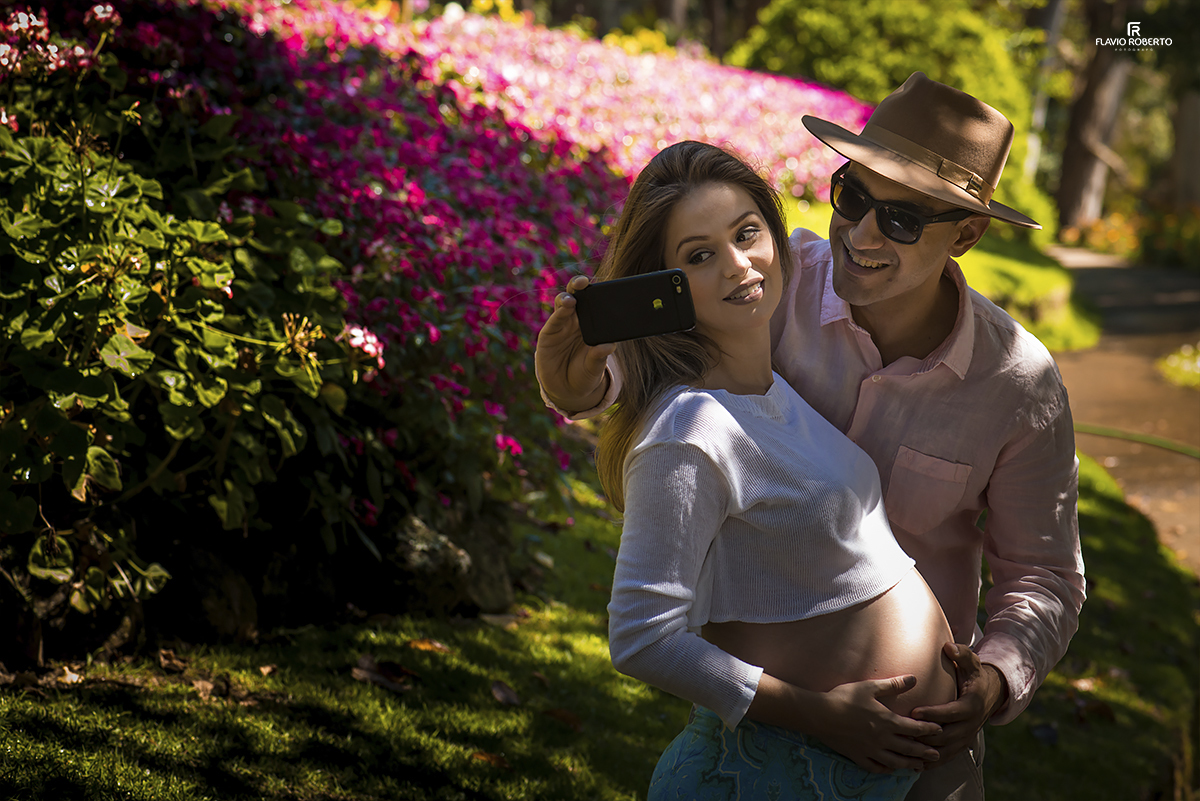 Ensaio de Gestante no Jardim dos Pinhais Ecco Park de Santo Antonio do Pinhal. Fotografia de  Maternidade.