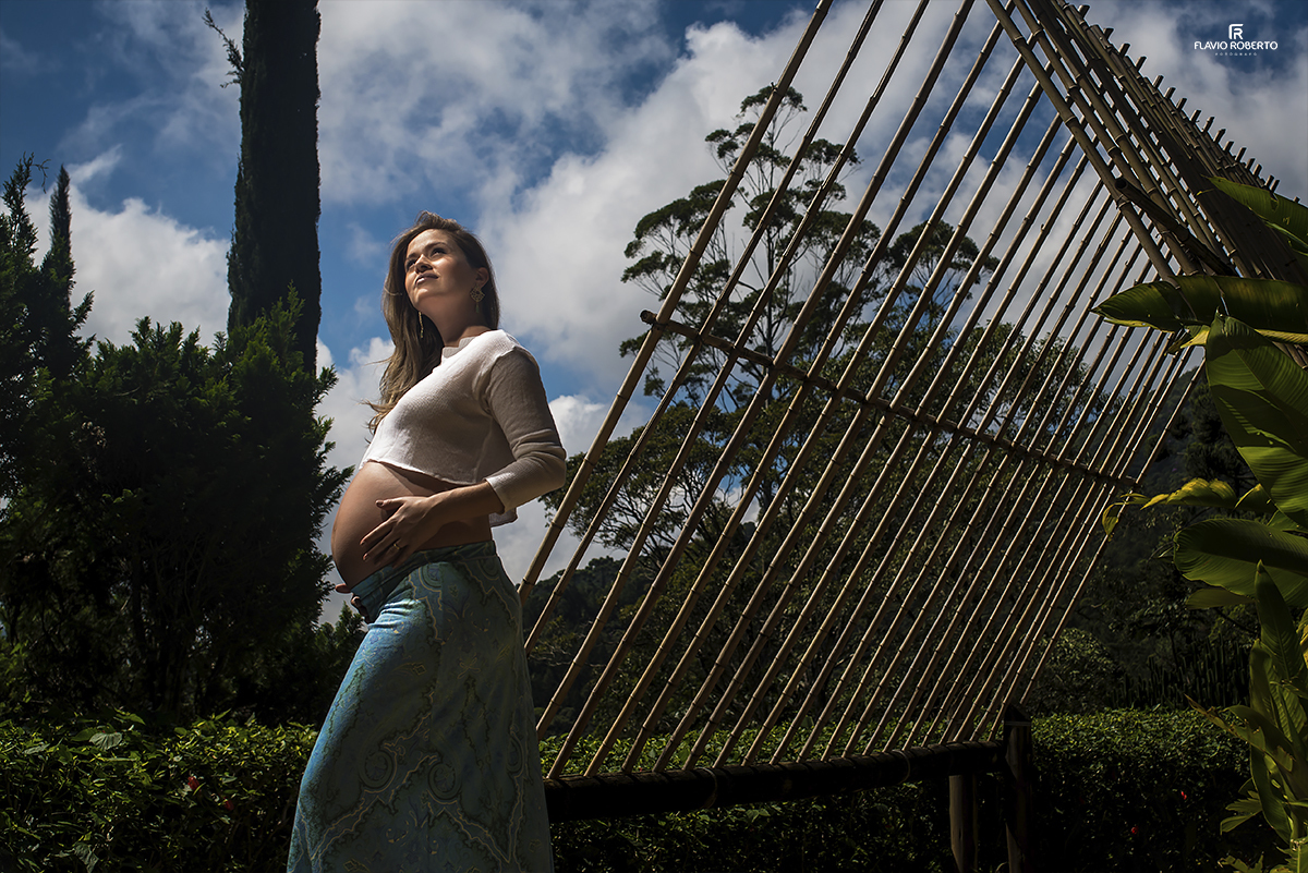 Ensaio de Gestante no Jardim dos Pinhais Ecco Park de Santo Antonio do Pinhal. Fotografia de  Maternidade.